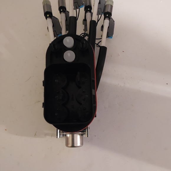 Fuel injection assembly for Chevy, Chevrolet GMC Cadillac Suburban and more (22) - Picture 4 of 14